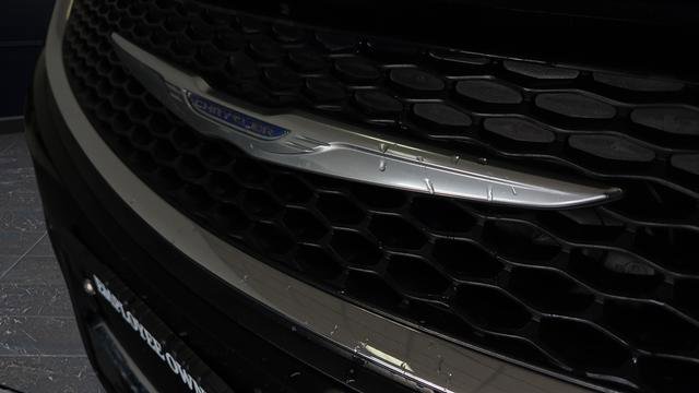 Used 2015 Chrysler 200 Limited w/ Convenience Group FWD image 35