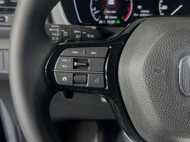 Used 2025 Honda Pilot Touring image 17