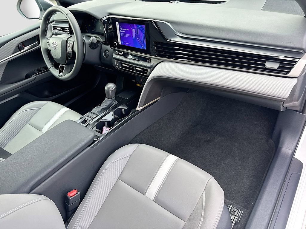 Used 2025 Toyota Camry SE image 35