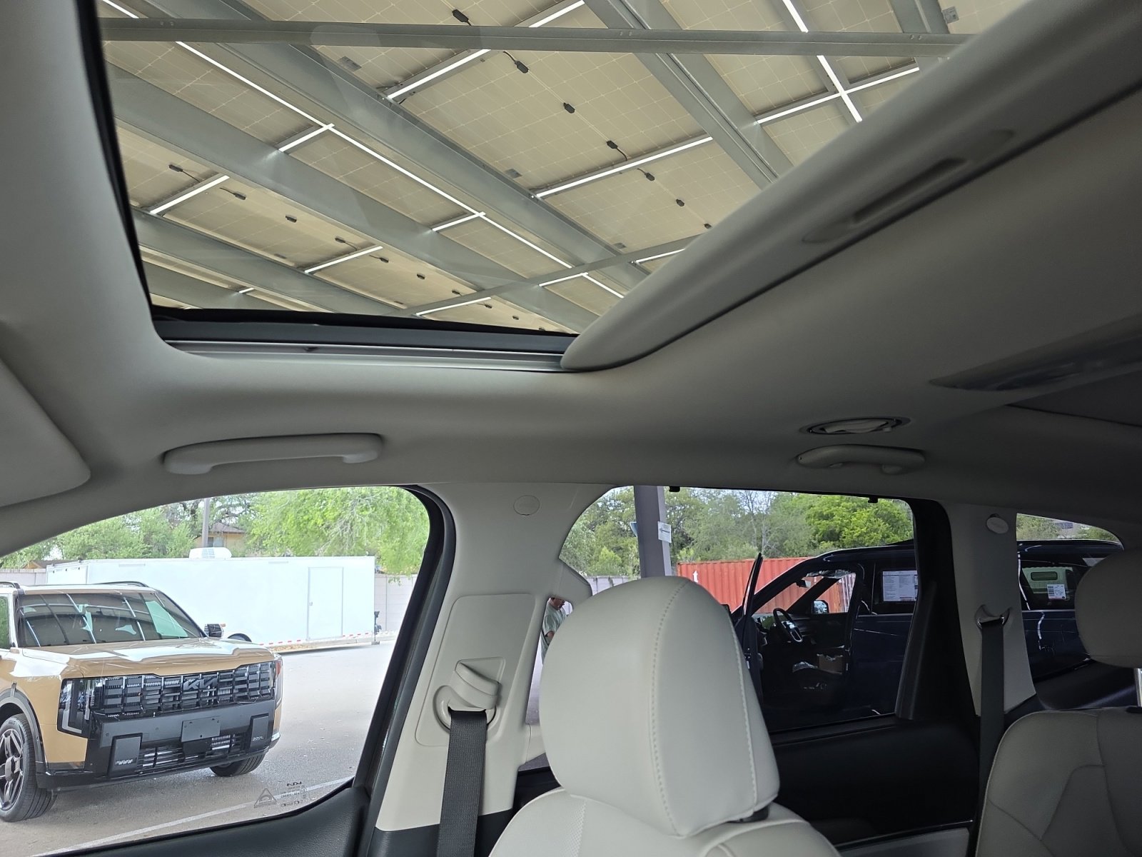 Certified 2022 Kia Telluride SX w/ Towing Package FWD image 18