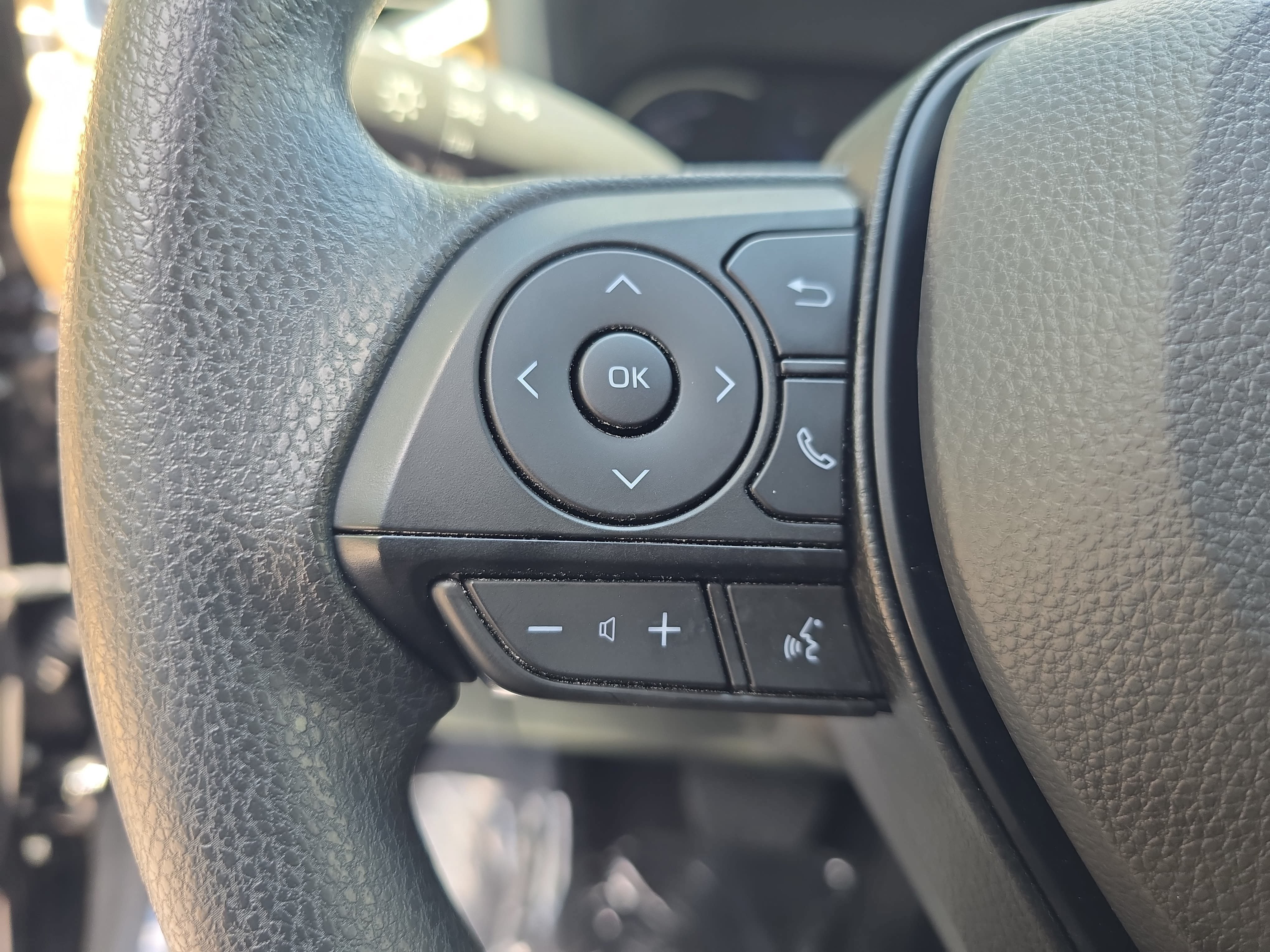 Used 2025 Toyota RAV4 LE AWD/4WD image 16