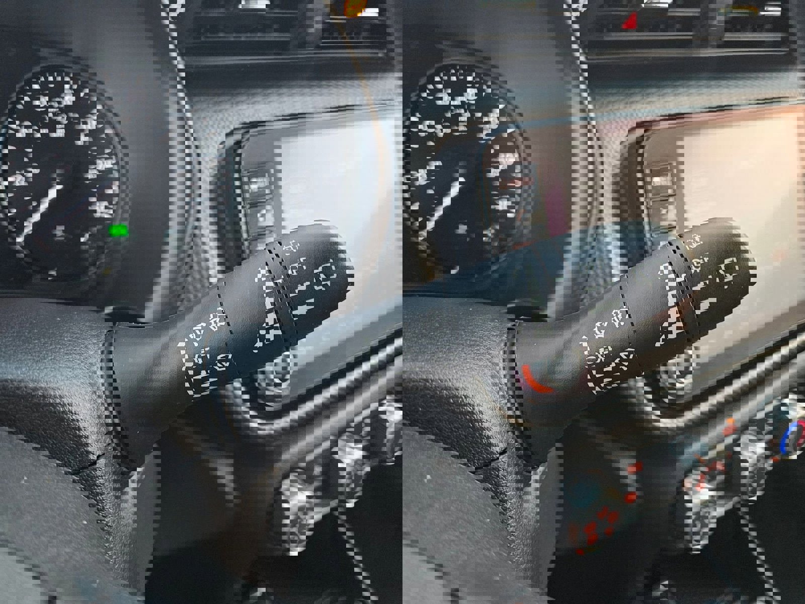 Used 2024 Nissan Kicks SV image 14