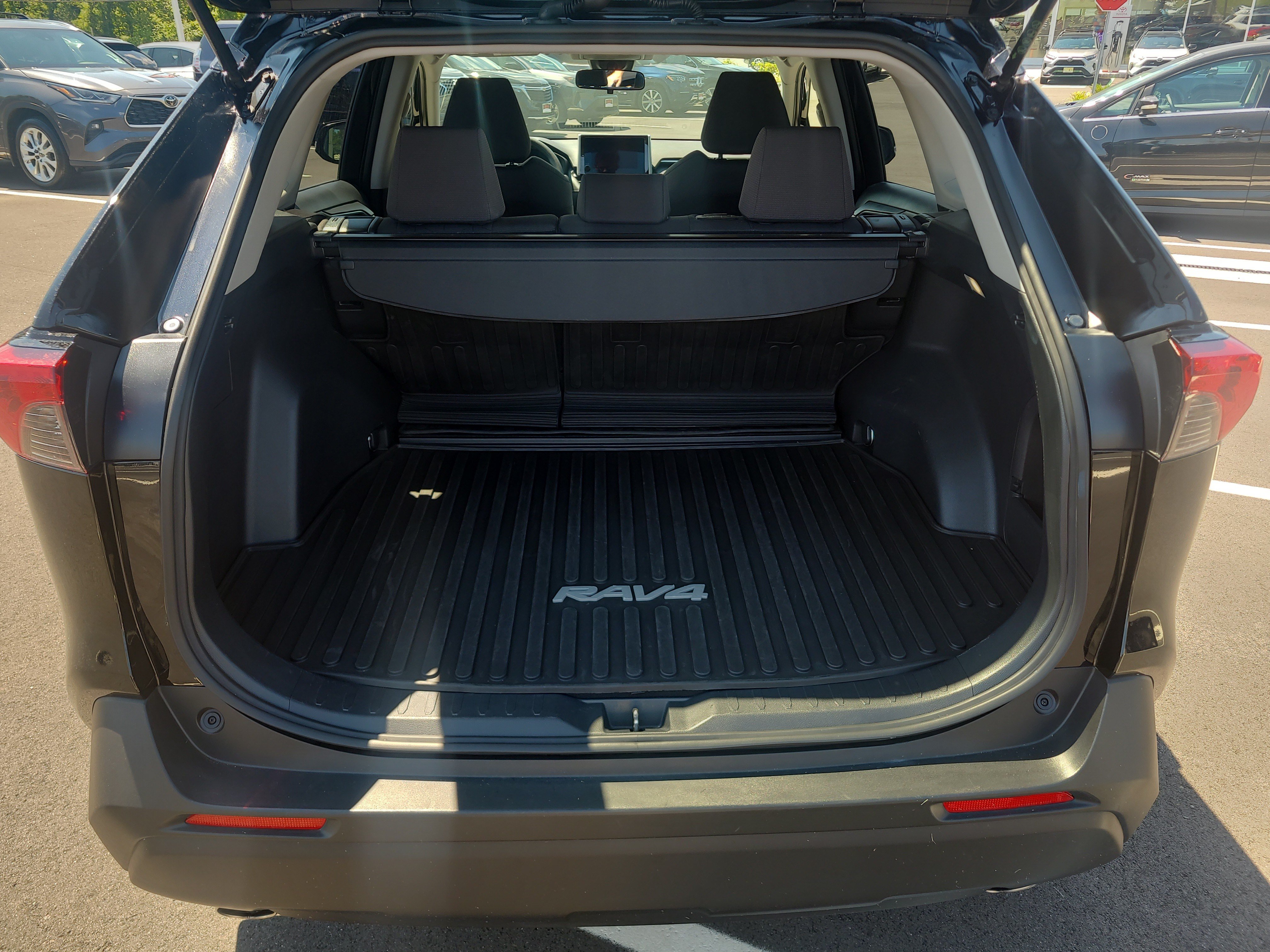 Certified 2025 Toyota RAV4 XLE AWD/4WD image 29