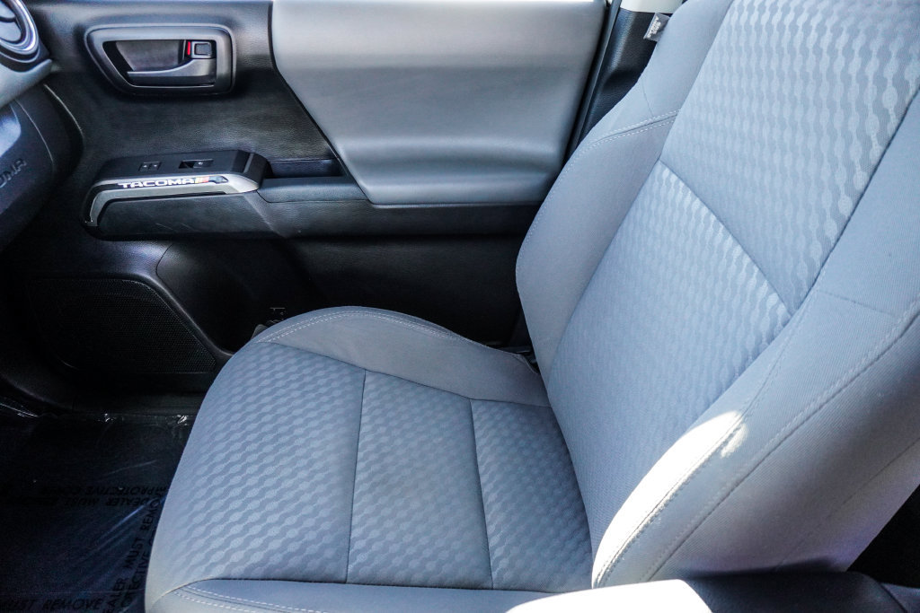 Used 2022 Toyota Tacoma SR5 w/ Technology Package RWD image 26