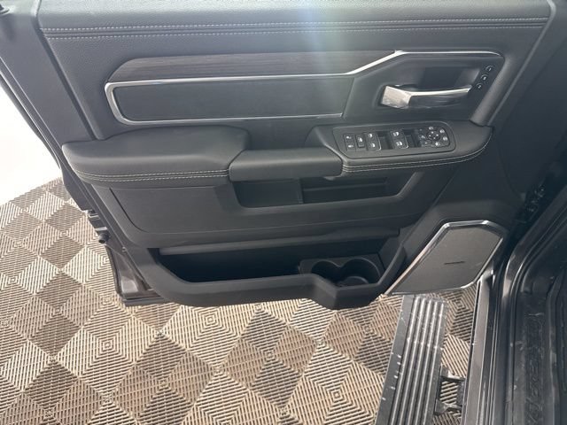 Used 2025 RAM 2500 Laramie AWD/4WD image 20