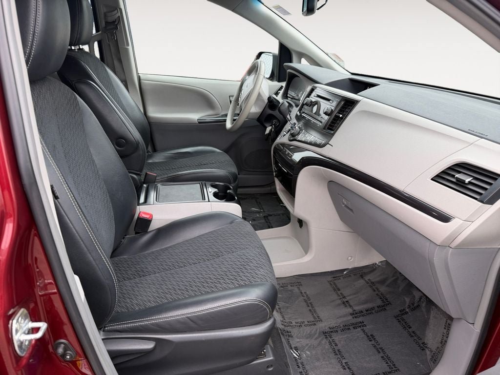 Used 2013 Toyota Sienna SE FWD image 24