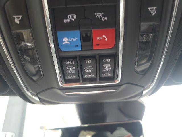 Certified 2024 Jeep Grand Cherokee Limited w/ Luxury Tech Group II AWD/4WD image 28