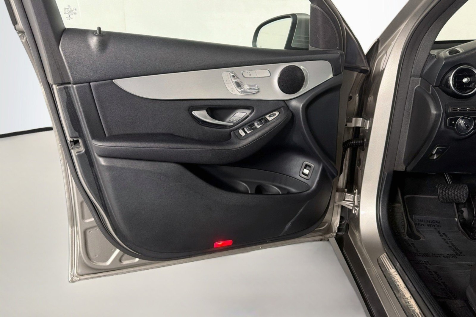Used 2019 Mercedes-Benz GLC 300 image 22