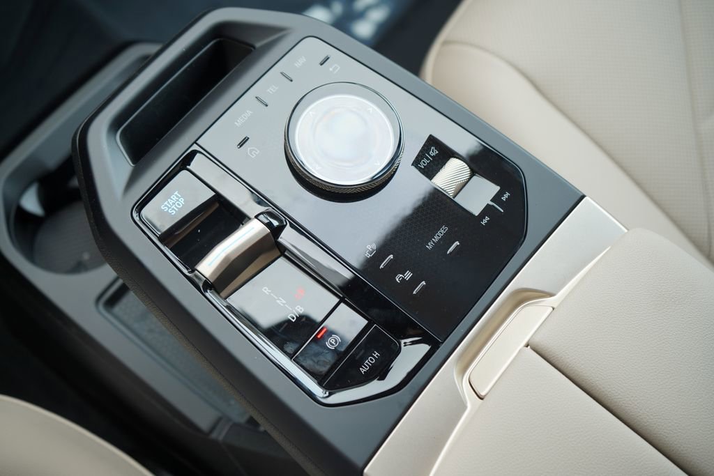 New 2026 BMW iX xDrive45 image 17