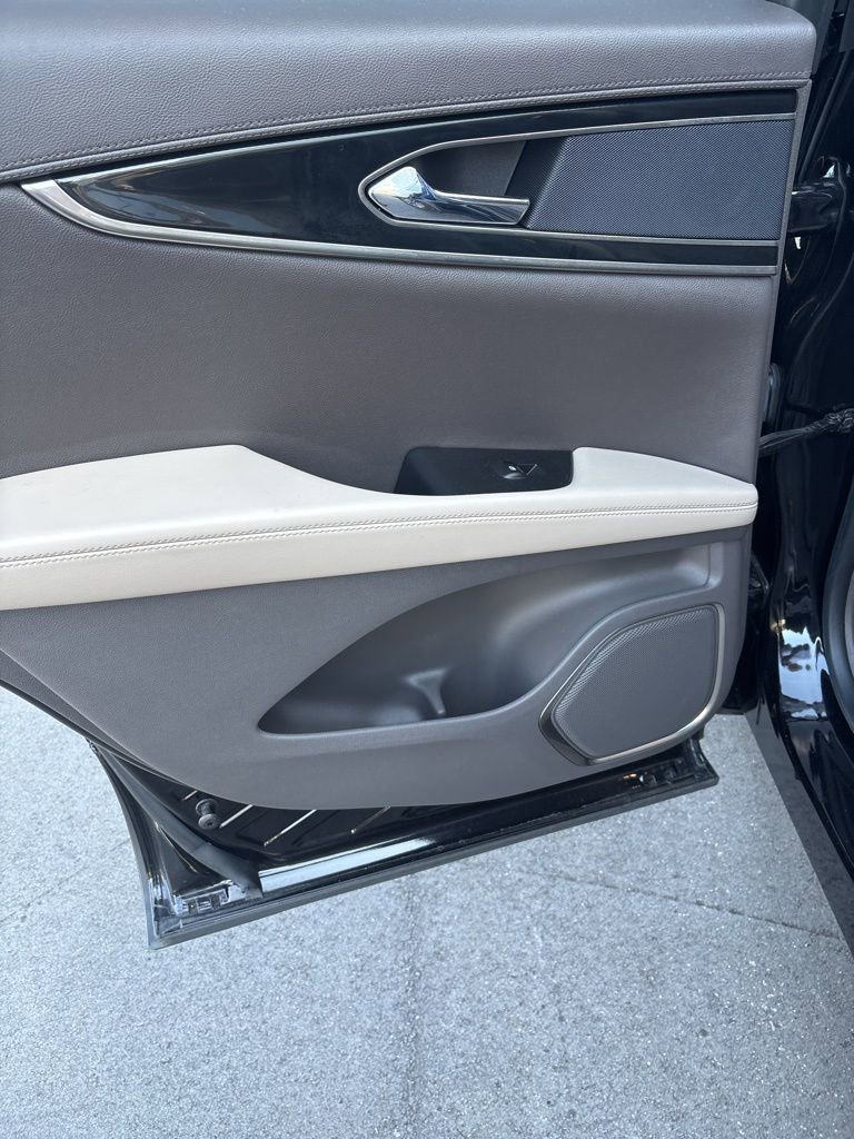 Used 2023 Lincoln Nautilus Standard w/ Premium Package image 8