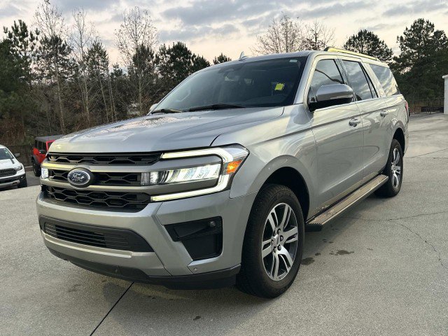 Used 2024 Ford Expedition Max XLT image 3