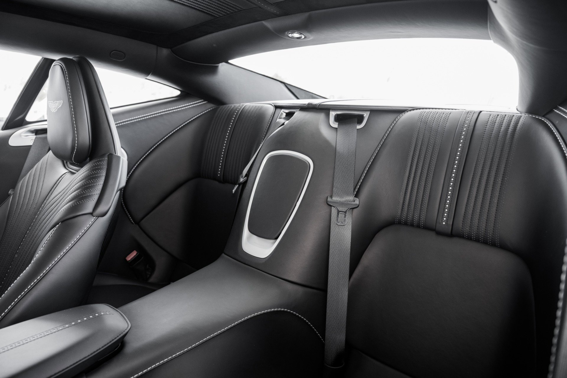 Used 2023 Aston Martin DB11 Coupe image 11