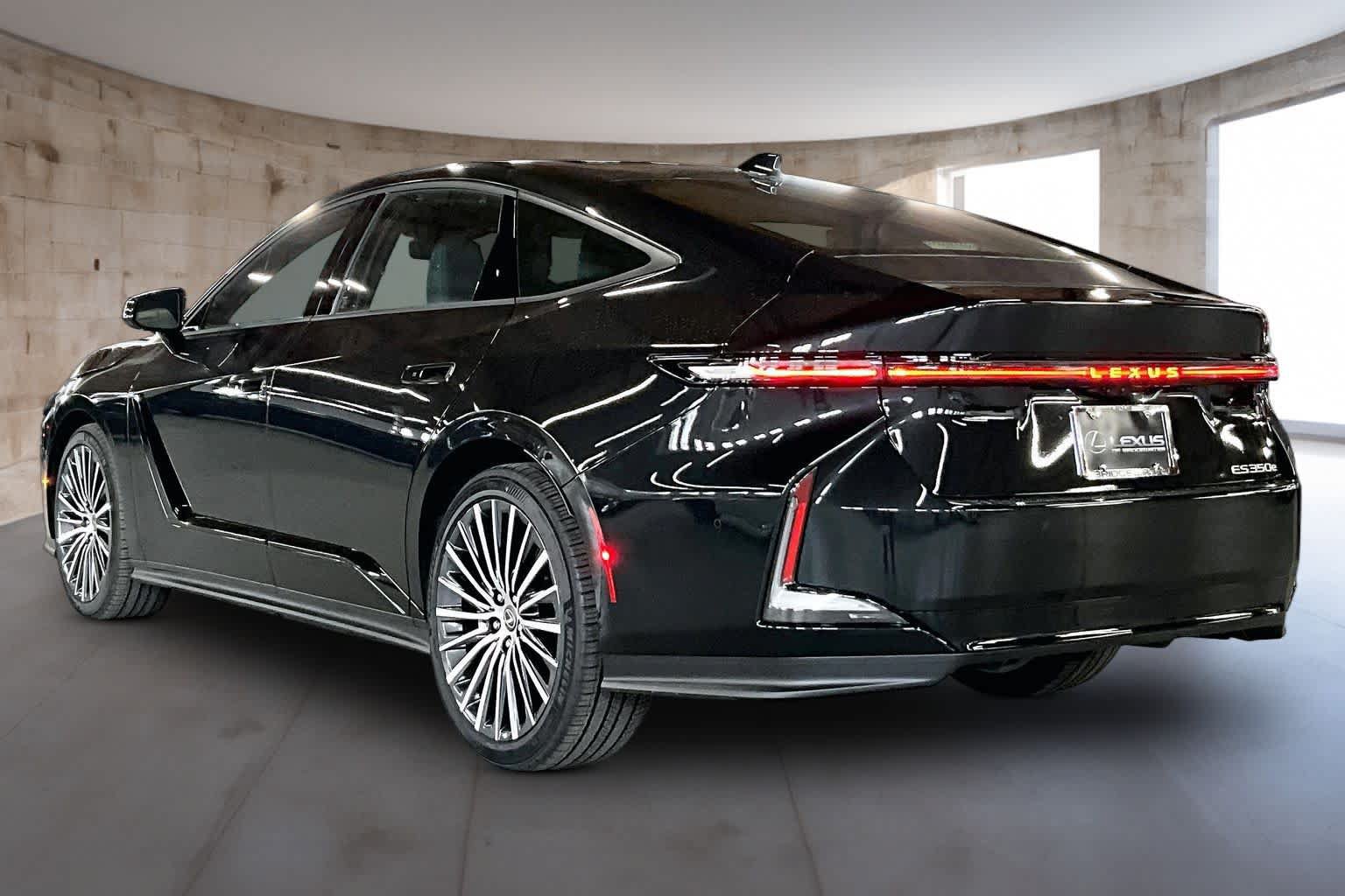 New 2026 Lexus ES 350e w/ Executive Package FWD image 3