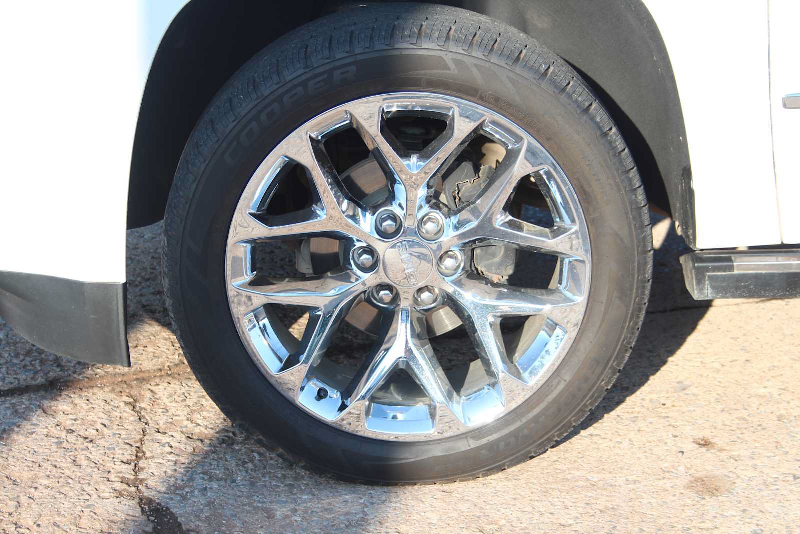 Used 2020 GMC Yukon Denali w/ Open Road Package AWD/4WD image 15