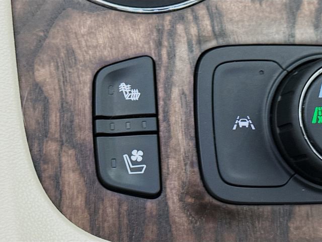 Used 2021 GMC Acadia Denali w/ Denali Technology Package image 21