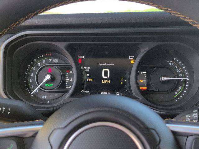 Certified 2024 Jeep Wrangler Unlimited Sahara w/ Technology Group AWD/4WD image 11