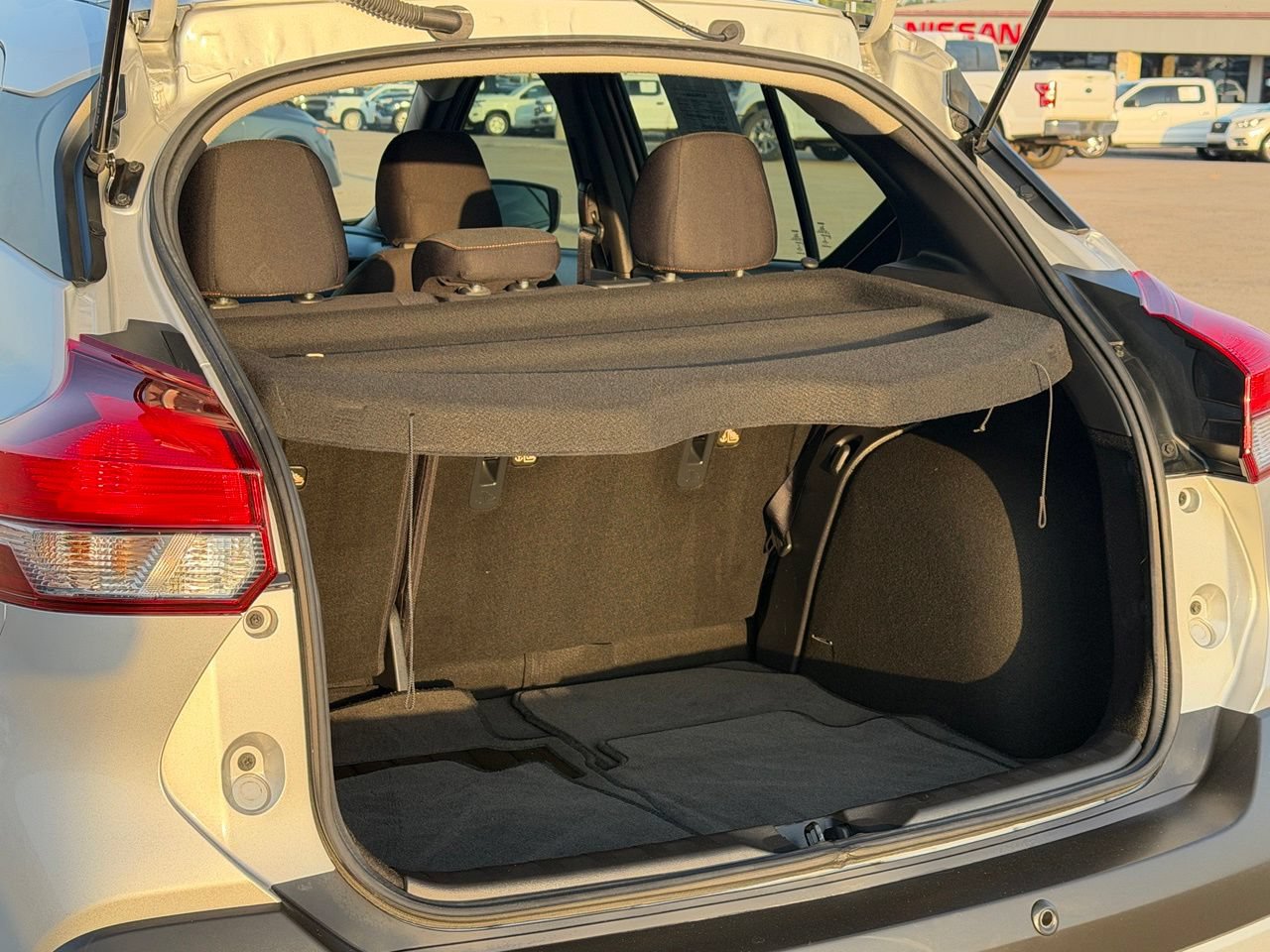 Certified 2020 Nissan Kicks SR FWD image 37