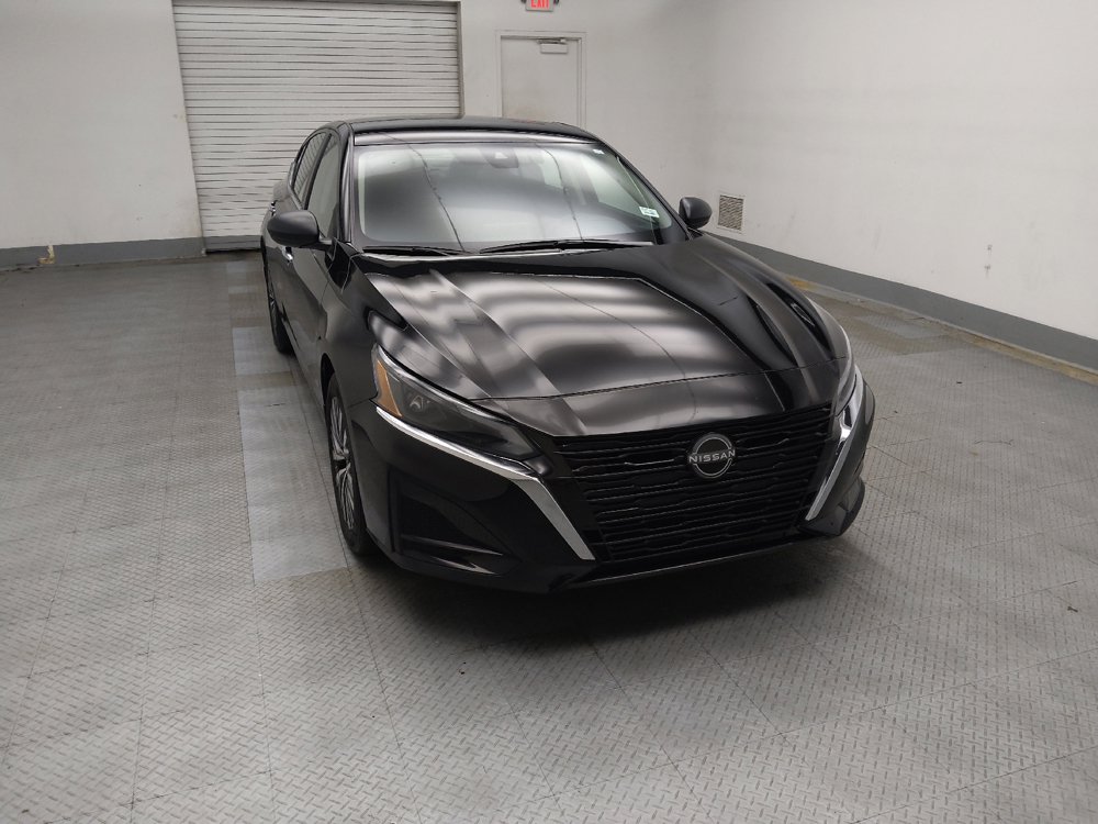 Used 2025 Nissan Altima 2.5 SV FWD image 13
