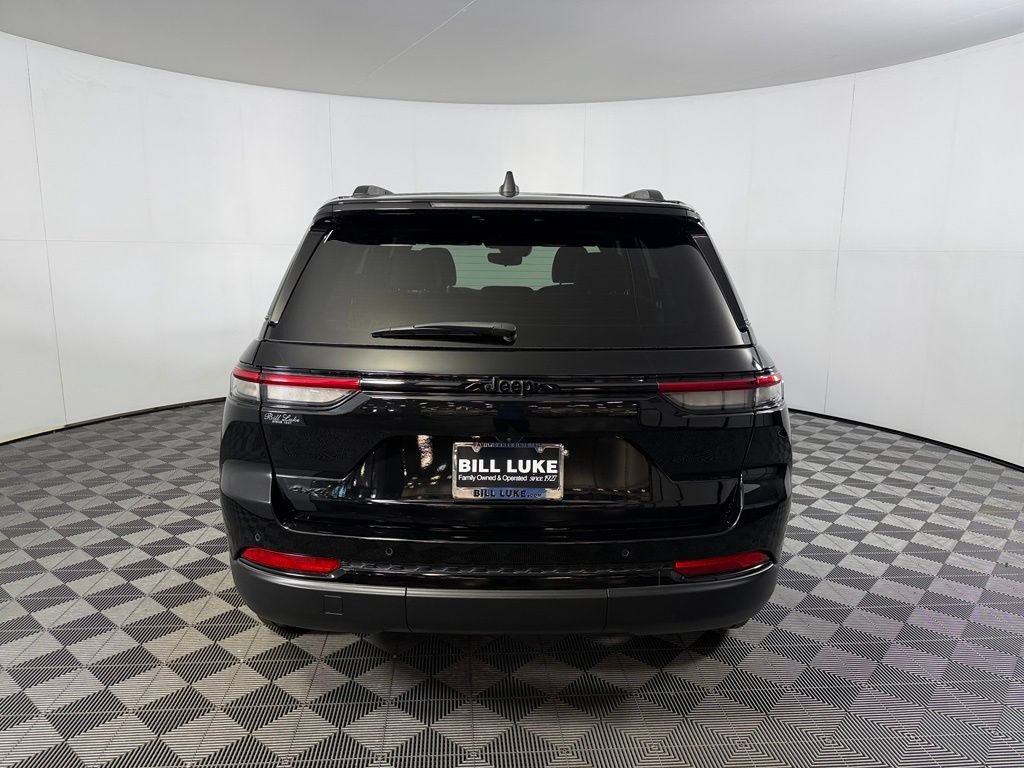 Certified 2023 Jeep Grand Cherokee Altitude AWD/4WD image 8