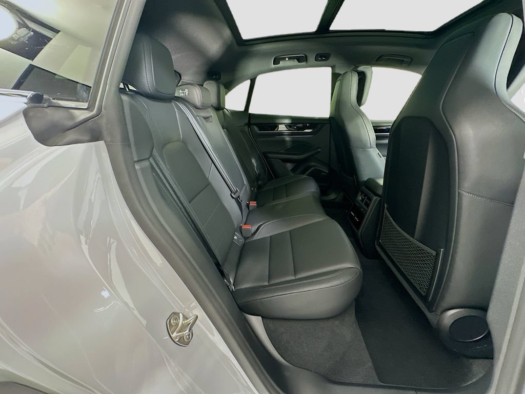Certified 2025 Porsche Macan Electric RWD image 29