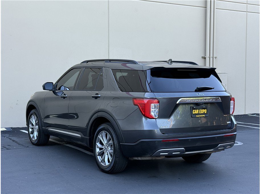 Used 2020 Ford Explorer XLT w/ Equipment Group 202A AWD/4WD image 4
