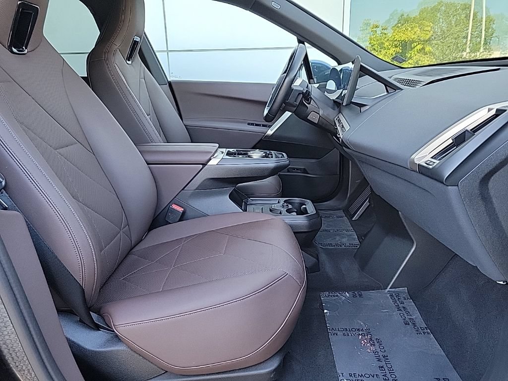 Used 2023 BMW iX xDrive50 w/ Sport Package AWD/4WD image 20