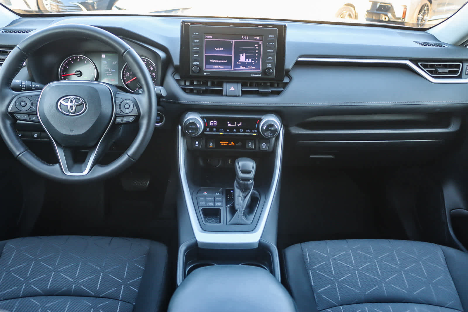 Used 2020 Toyota RAV4 XLE image 11