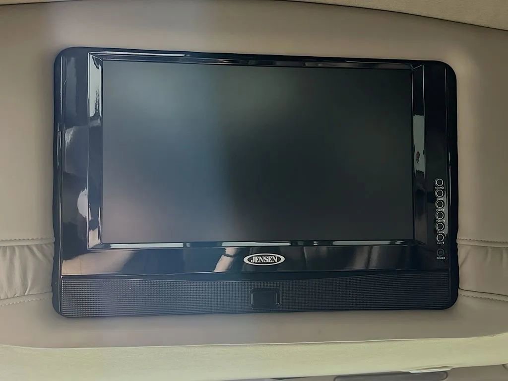 Used 2004 GMC Savana 1500 w/ Preferred Equipment Group image 23