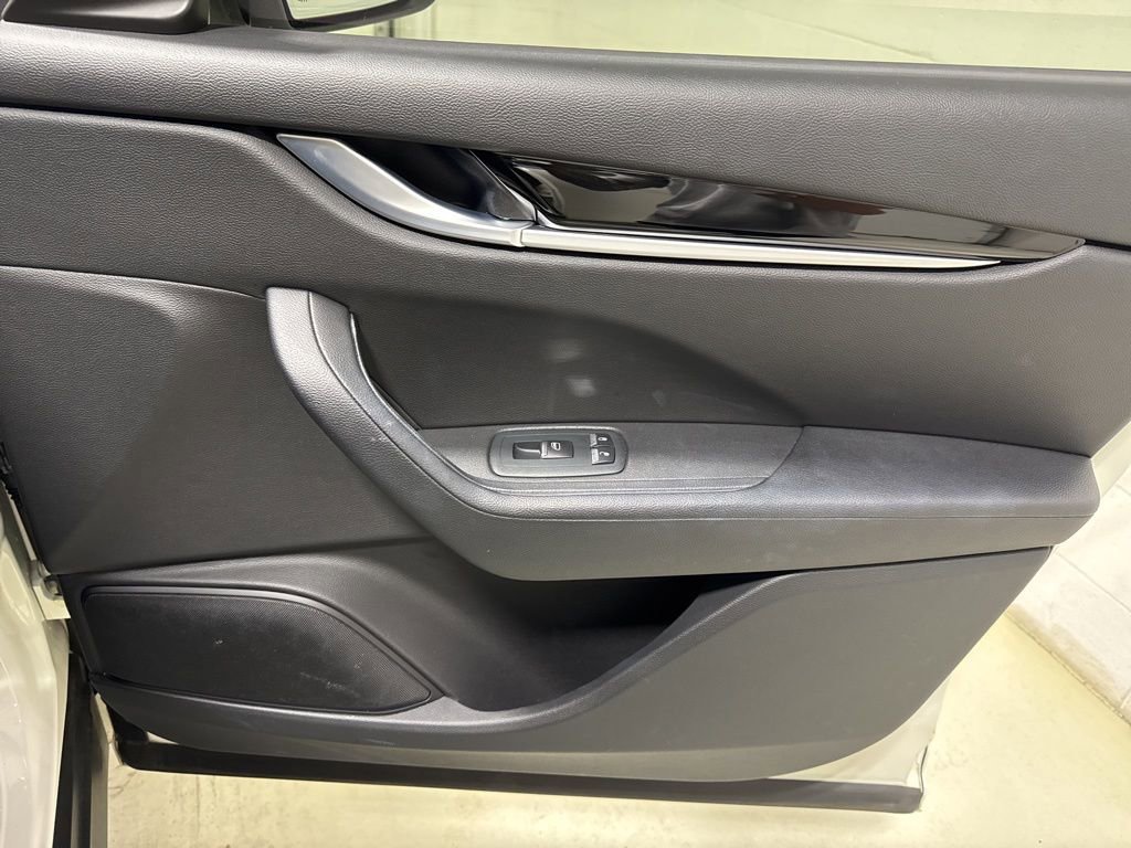 Used 2021 Maserati Levante image 37