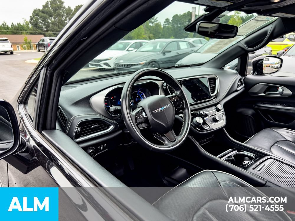 Used 2021 Chrysler Pacifica Limited w/ Uconnect Theater Family Group FWD image 10
