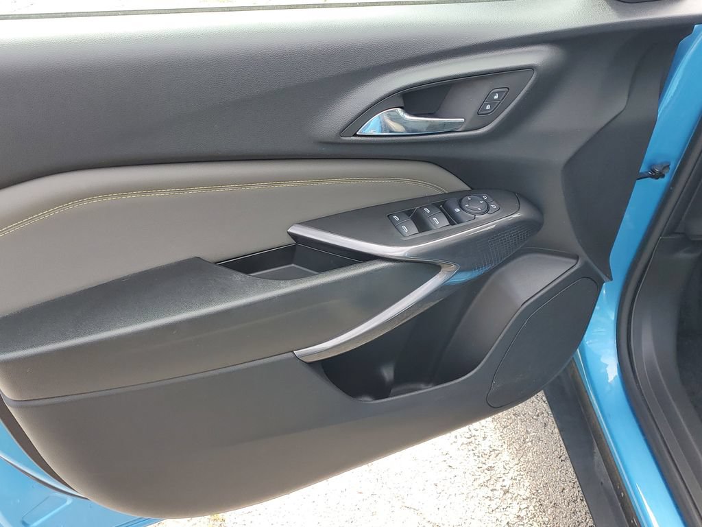 Used 2025 Chevrolet Trax ACTIV w/ Sunroof Package FWD image 20