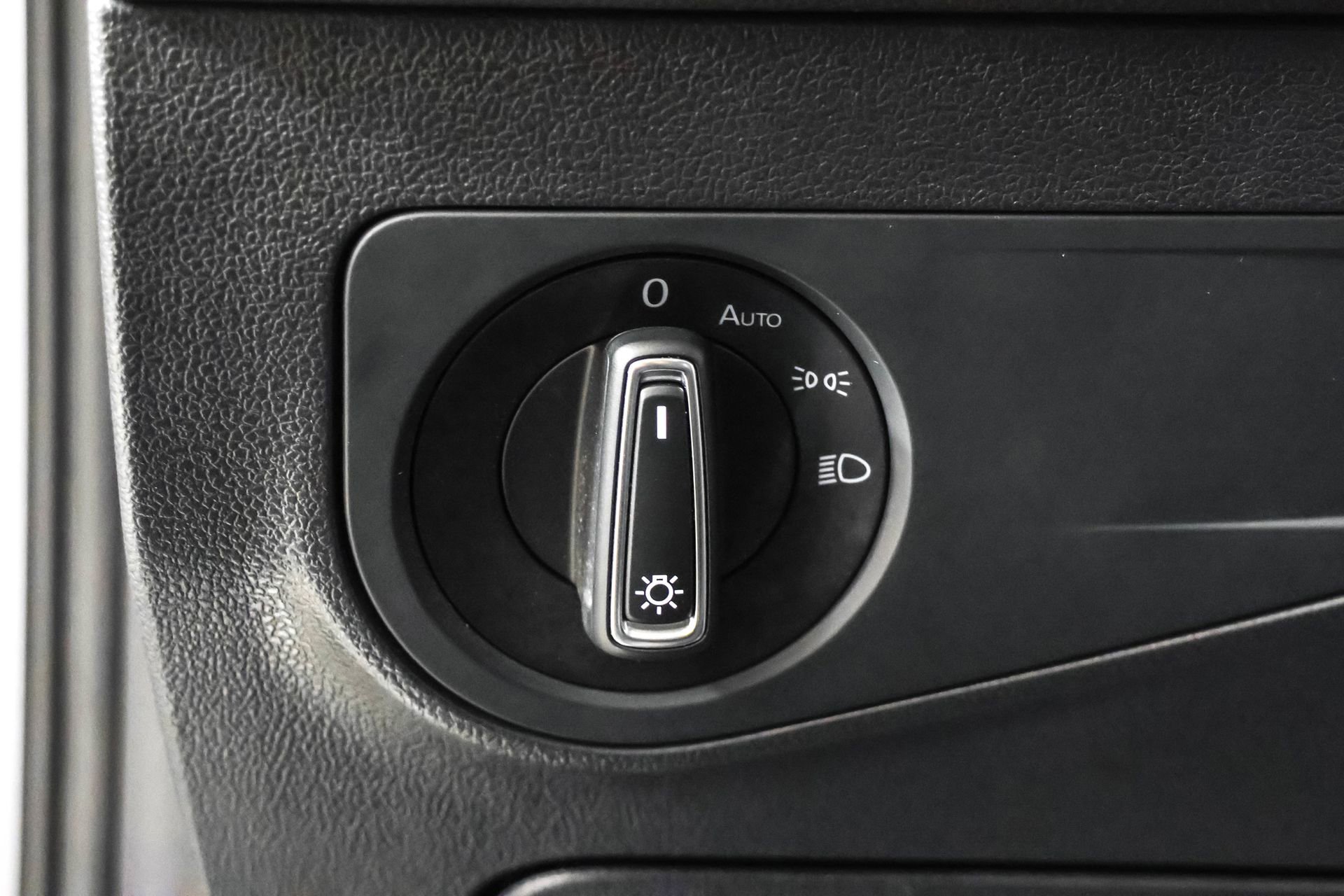 Used 2023 Volkswagen Tiguan SE image 23