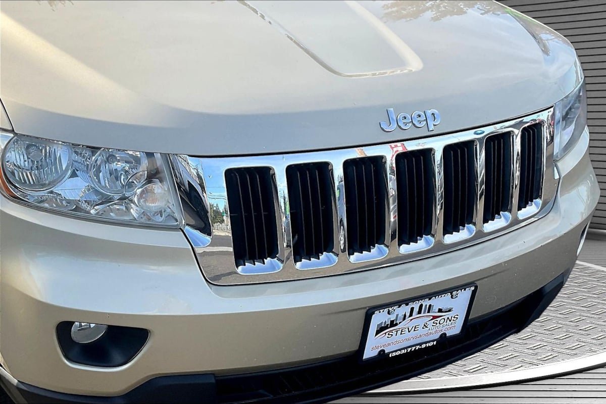 Used 2011 Jeep Grand Cherokee Laredo AWD/4WD image 28