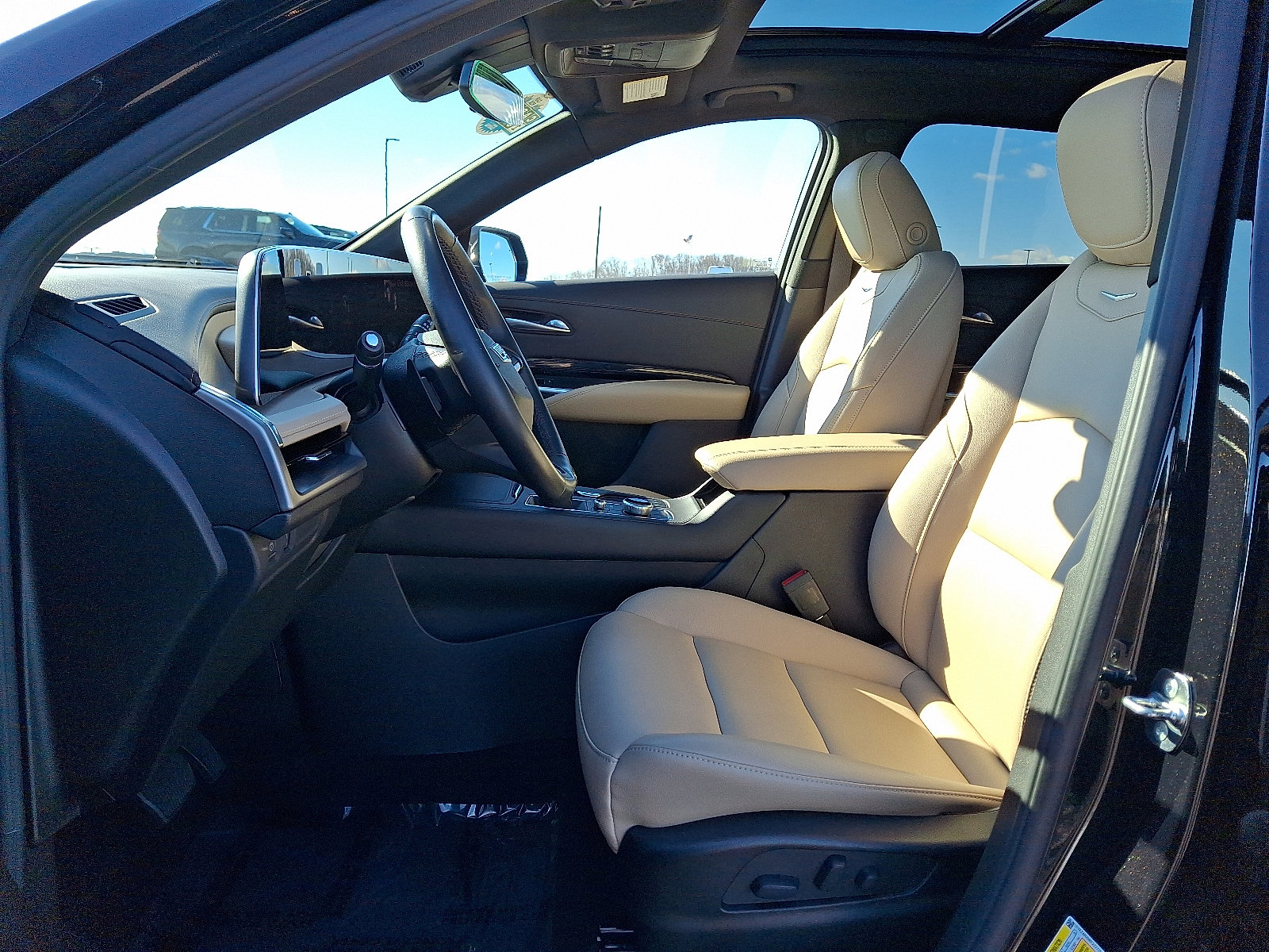 Used 2024 Cadillac XT4 Luxury w/ Cold Weather Package image 14