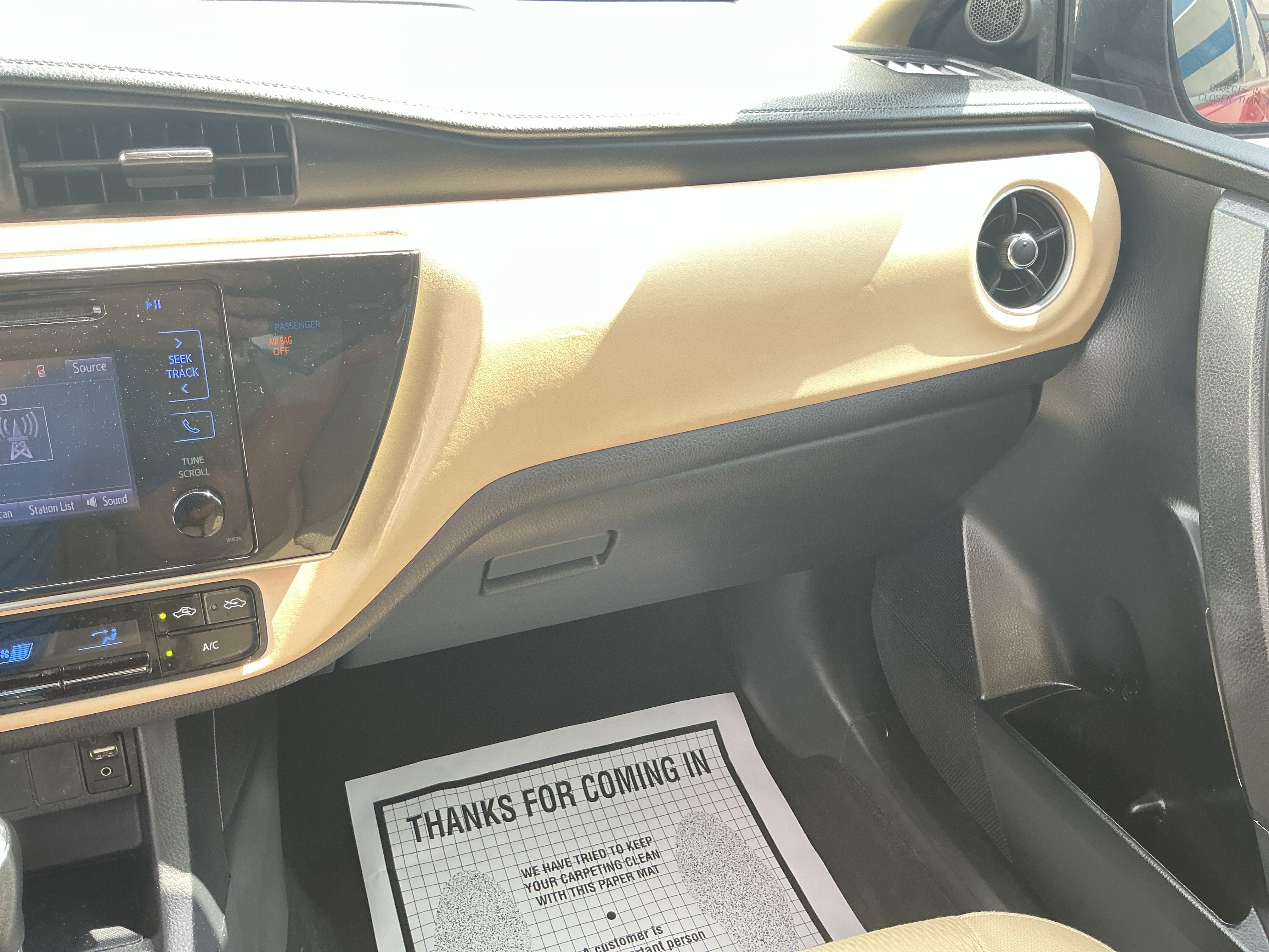 Used 2018 Toyota Corolla LE FWD image 23