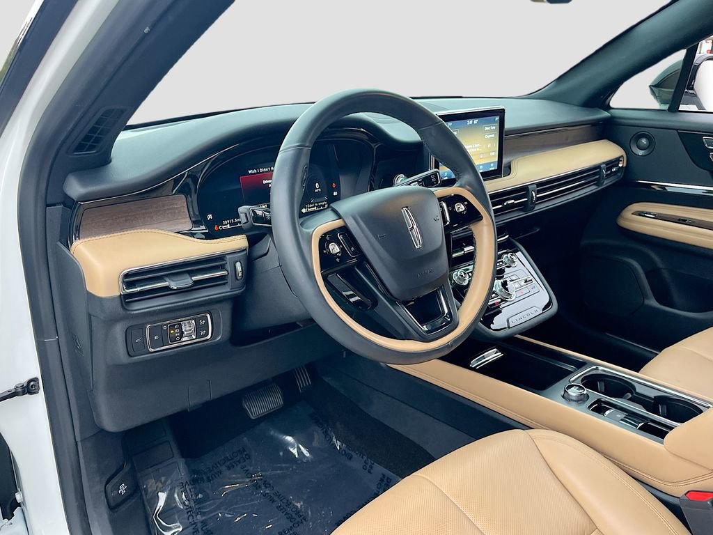 Used 2021 Lincoln Corsair Reserve image 9