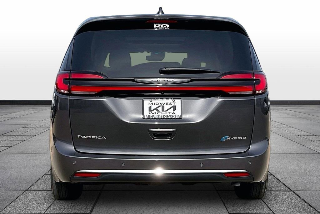 Used 2023 Chrysler Pacifica Limited image 4