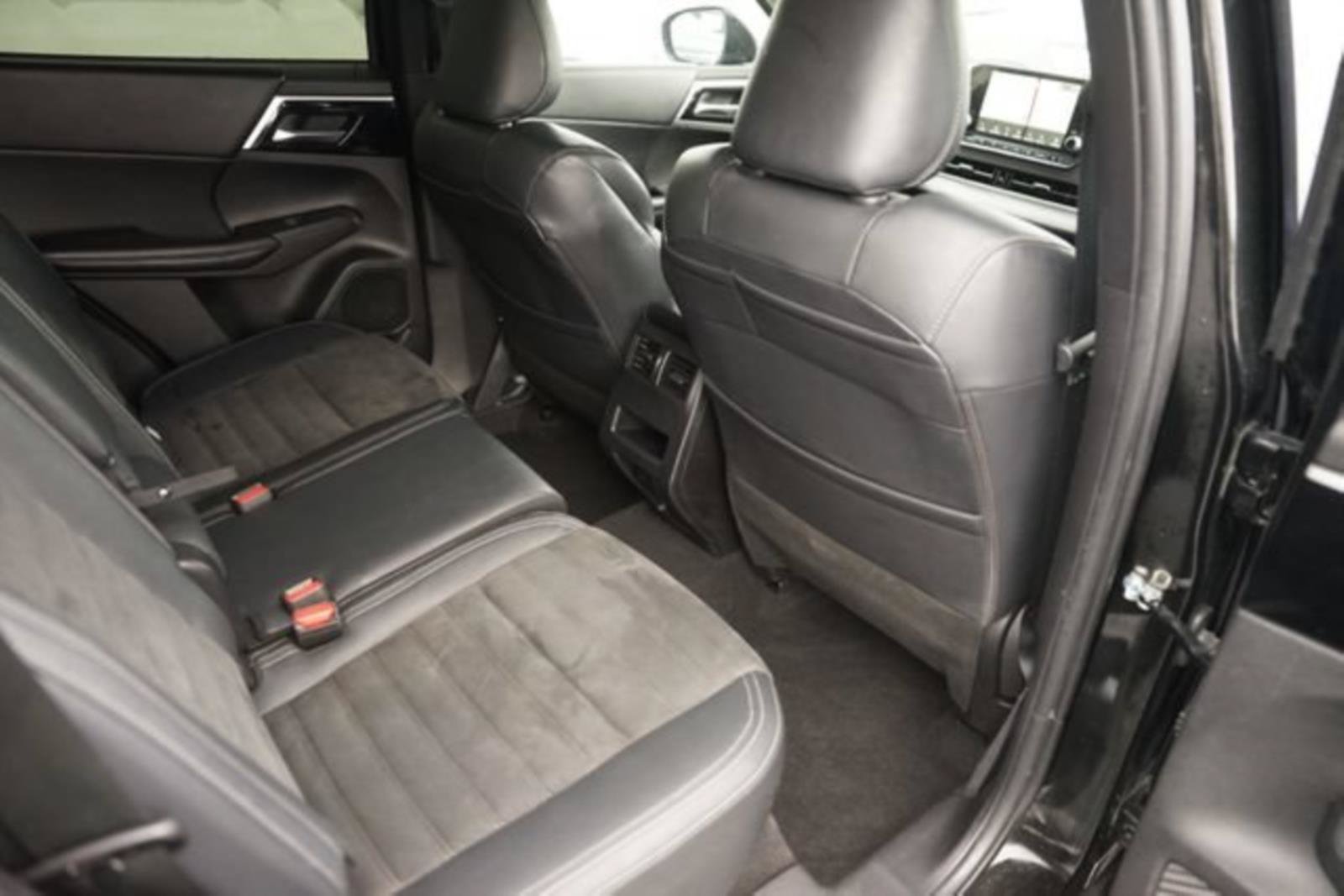 Used 2022 Mitsubishi Outlander SE FWD image 16