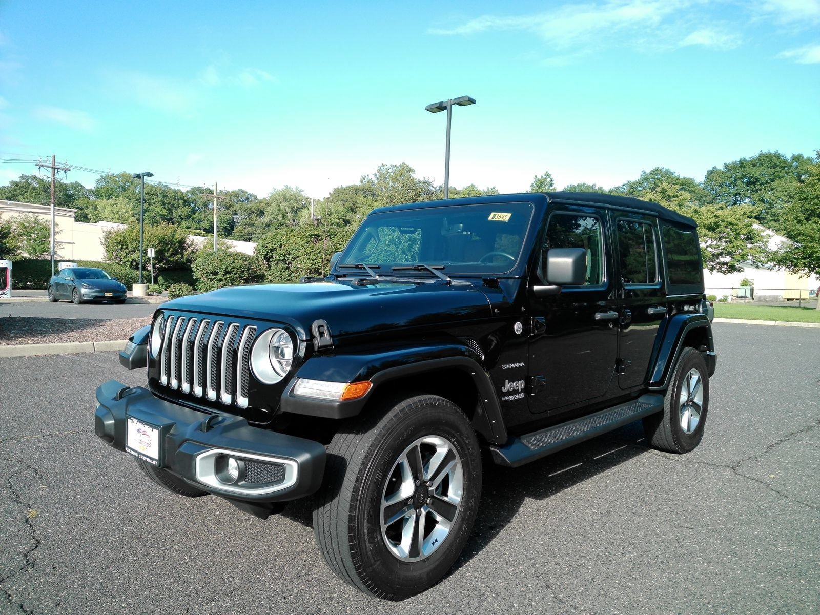 Used 2022 Jeep Wrangler Unlimited Sahara w/ LED Lighting Group AWD/4WD image 2