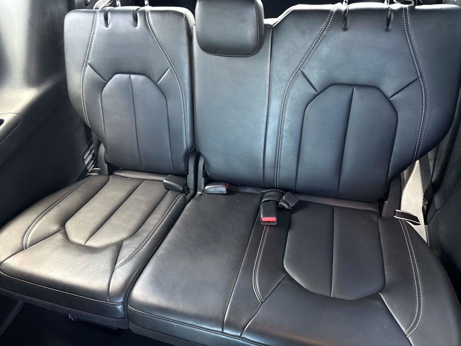 Used 2025 Chrysler Pacifica Select FWD image 14