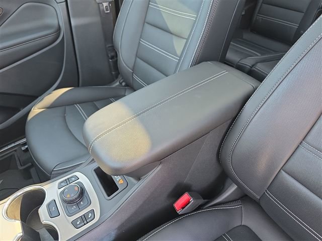 Used 2022 GMC Terrain Denali w/ LPO, Floor Liner Package image 29