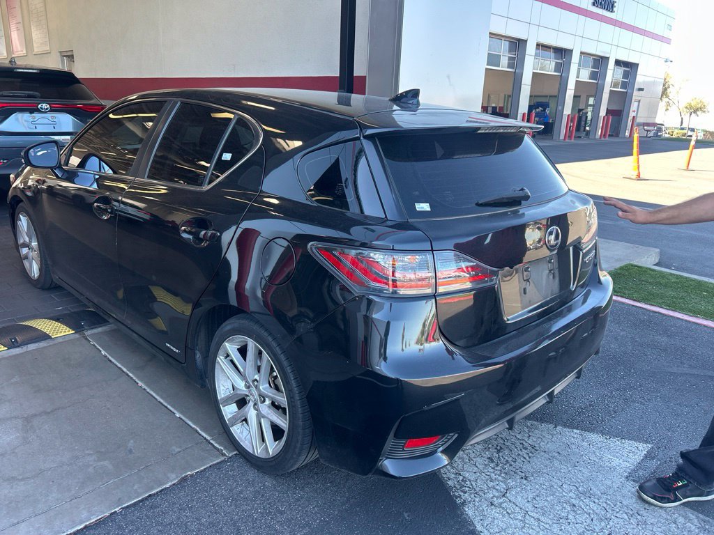 Used 2017 Lexus CT 200h w/ Navigation System Package FWD image 4