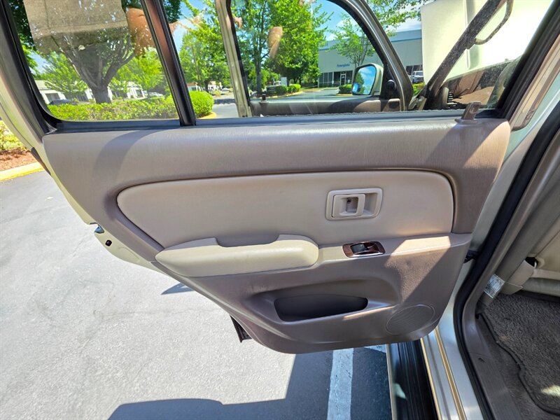 Used 2001 Toyota 4Runner Limited AWD/4WD image 37