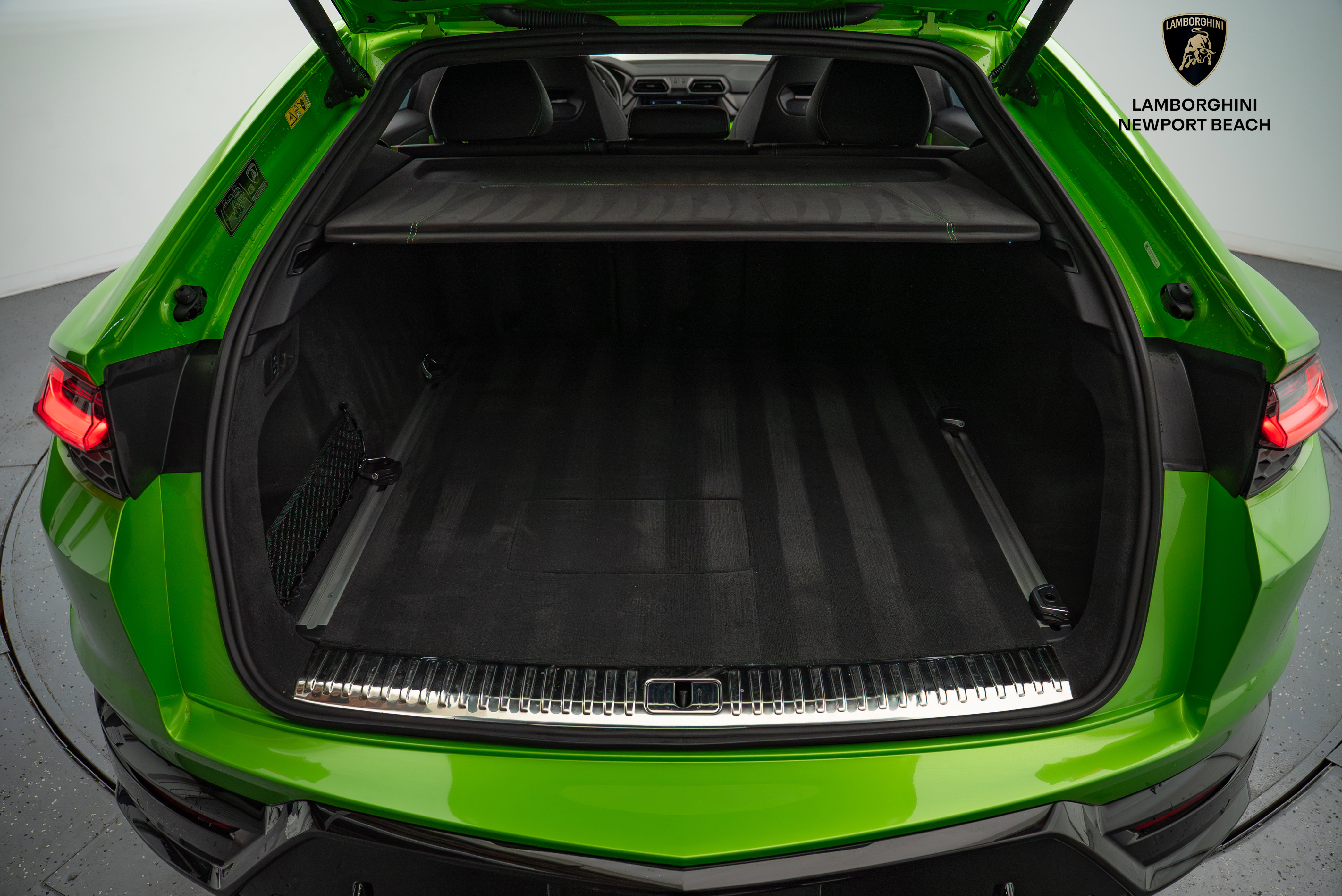 Used 2025 Lamborghini Urus SE image 17