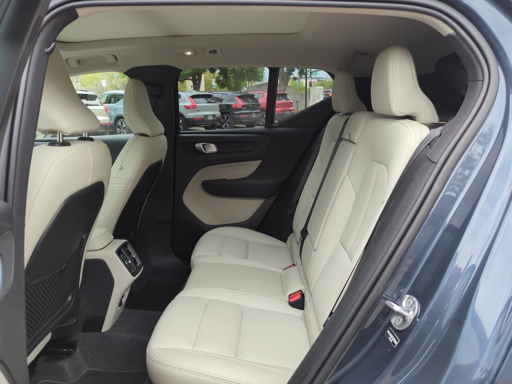 Used 2026 Volvo XC40 B5 Plus AWD/4WD image 9