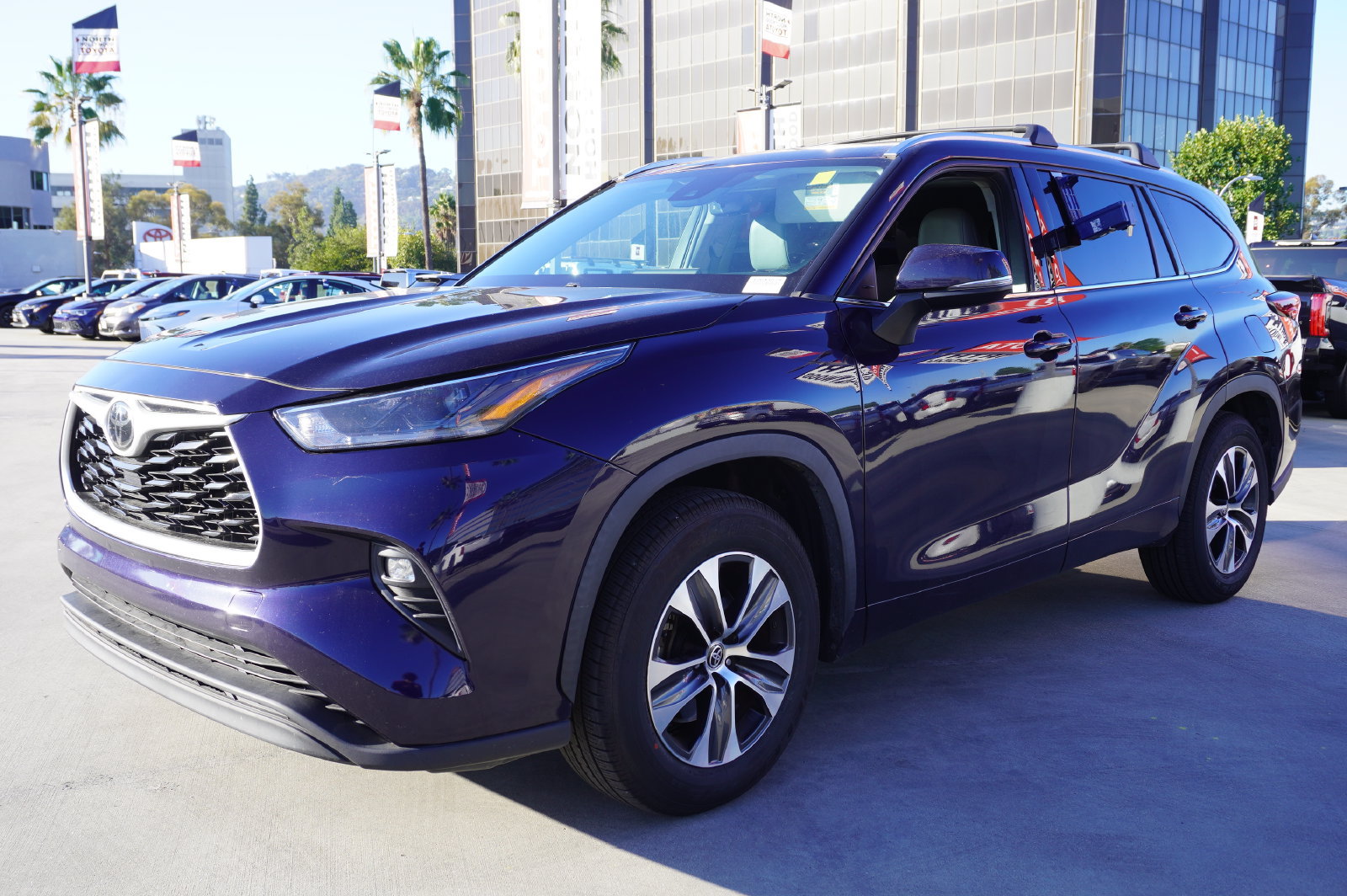 Used 2021 Toyota Highlander XLE FWD image 4