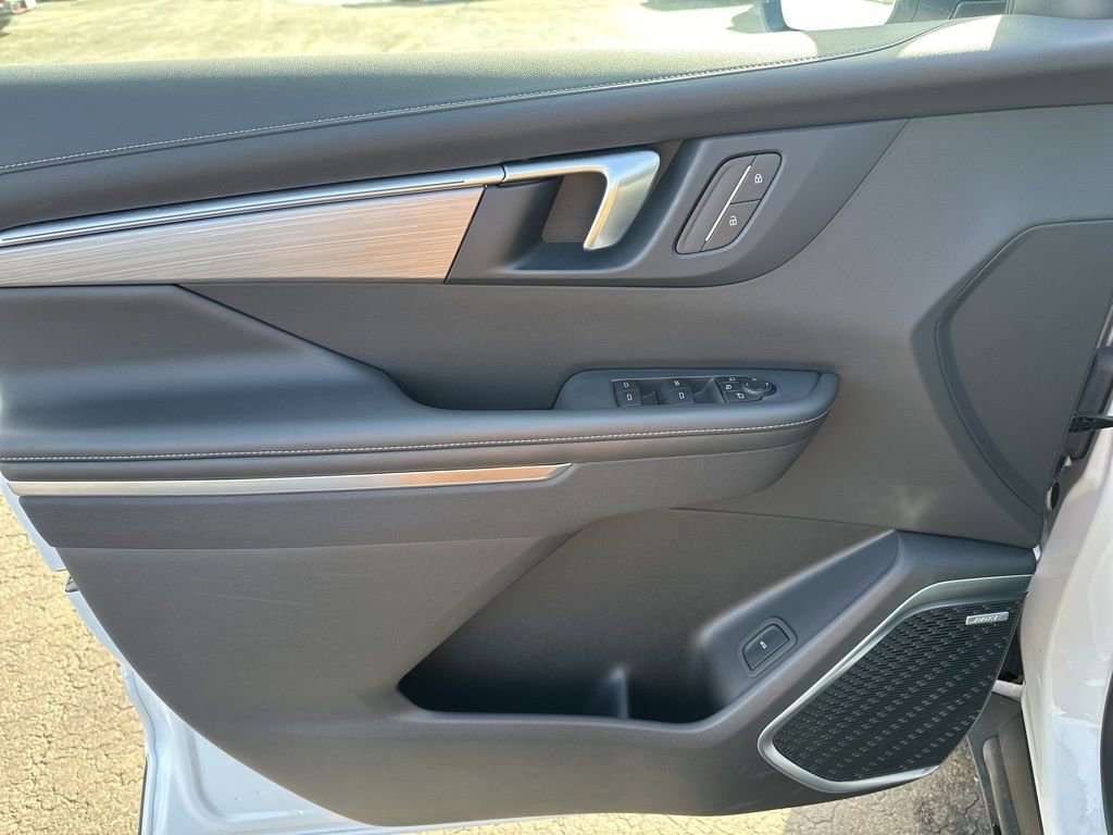 Used 2025 Buick Enclave Preferred image 17