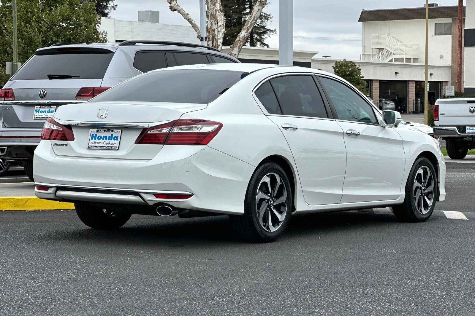 Used 2017 Honda Accord EX-L image 9