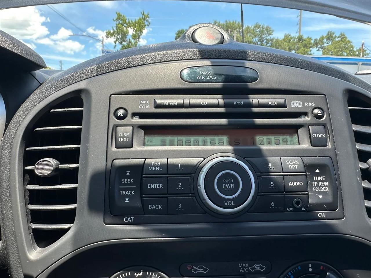 Used 2014 Nissan Juke S FWD image 55