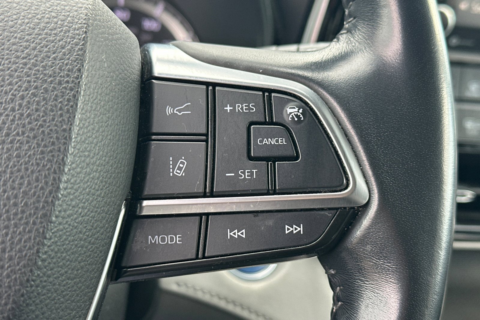 Used 2021 Toyota Highlander LE image 38